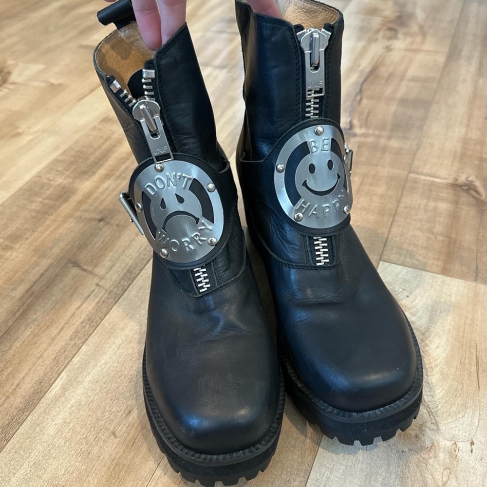 UNIF • don’t worry be happy leather boots